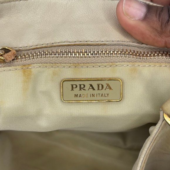 Beautiful Prada Tessuto Shoulder Bag with Gold Clasp - Picture 13 of 14